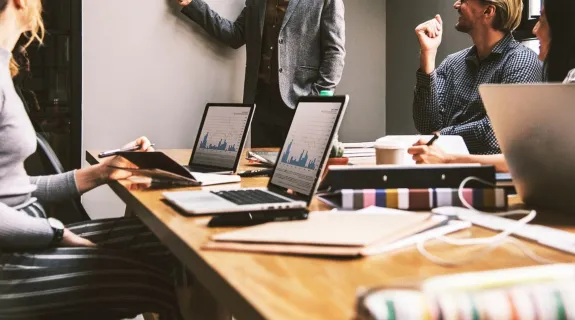 Using meeting app in computer