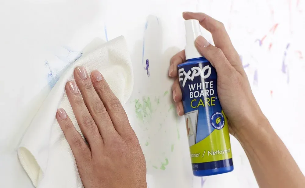 EXPO Dry Erase Whiteboard Cleaning Spray