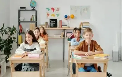 Modern klassenzimmer mit digital tafel