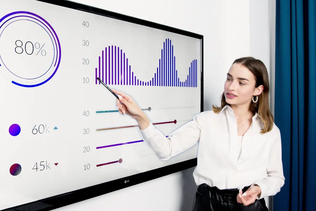 The-Role-of-Interactive-Display-Technology-in-Modern-Insurance-Agencies.jpg