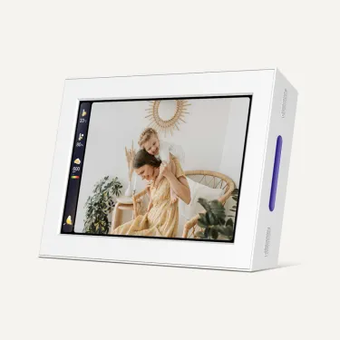 smart digital picture frame with air quality monitoring