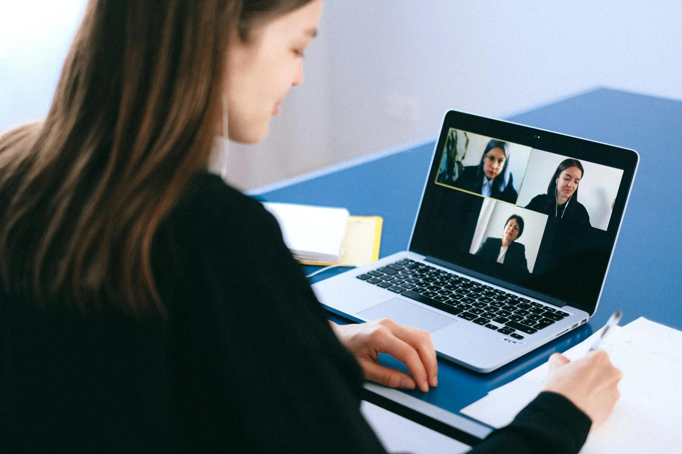 a girl meeting online with laptop.