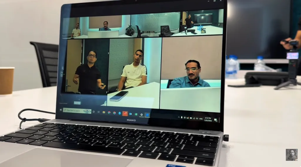 Tech reviewer Jeof showcasing the true 4K quad-lens system on the Nearity 360 Alien conference room camera