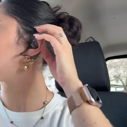 best-earbuds-for-work-samanth-driving