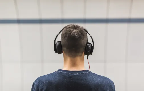 best cheap noise cancelling headphones cover
