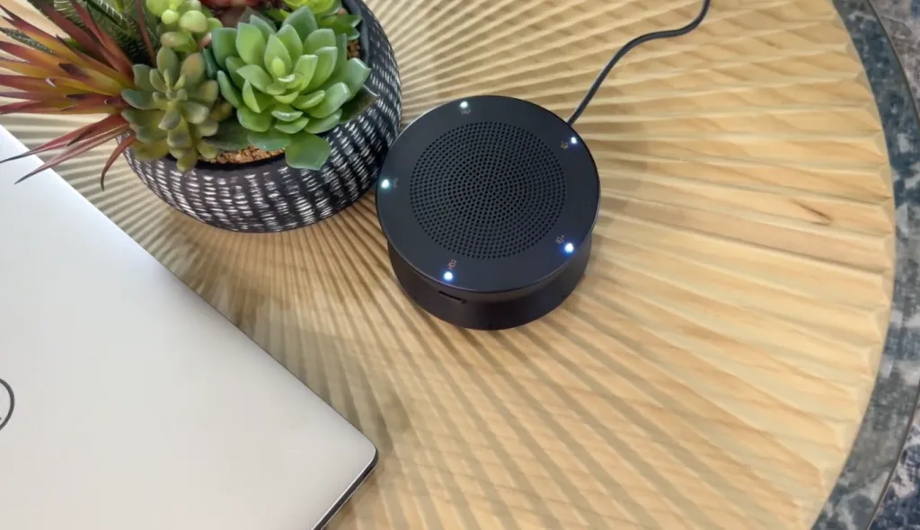 The A20S speakerphone for home office connect with computer.