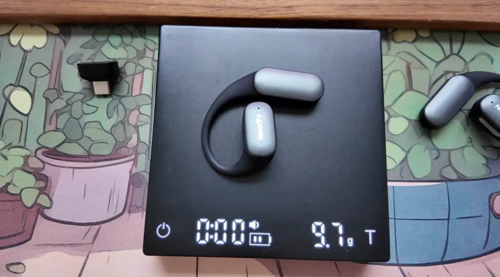 Mempod Fit2 open-ear earbud weighing only 9.9g for lightweight comfort