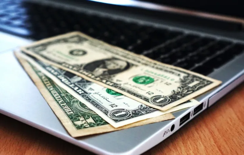 computer-buy-money-banknotes