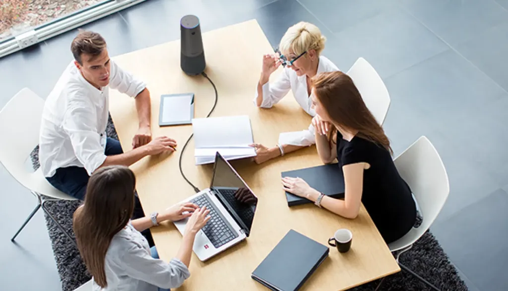 会議用カメラを活用した会議のイメージ