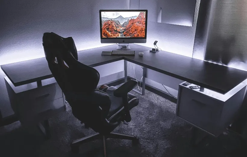 Black recommended chair for back pain