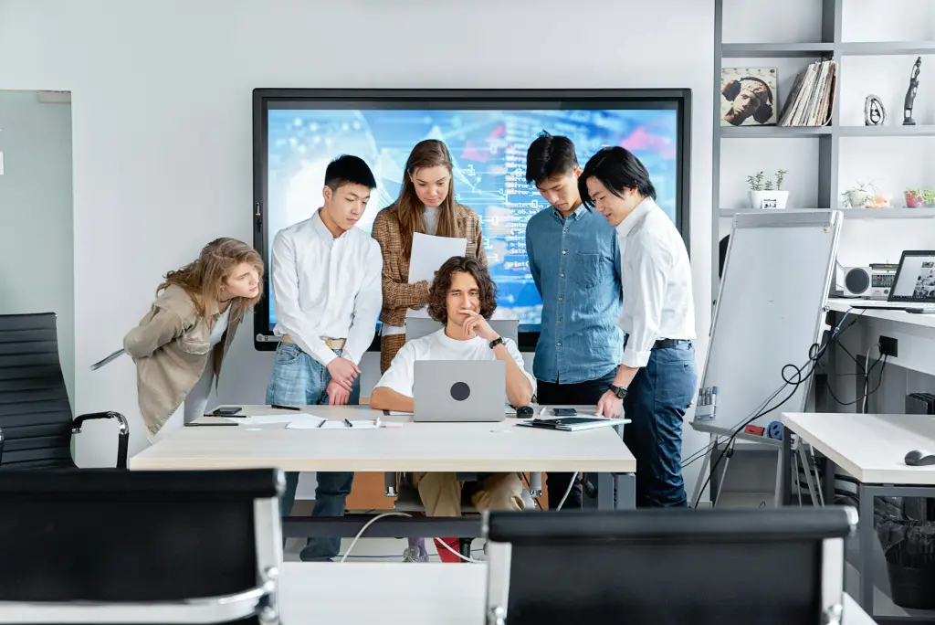 Das team studiert agiles projektmanagement