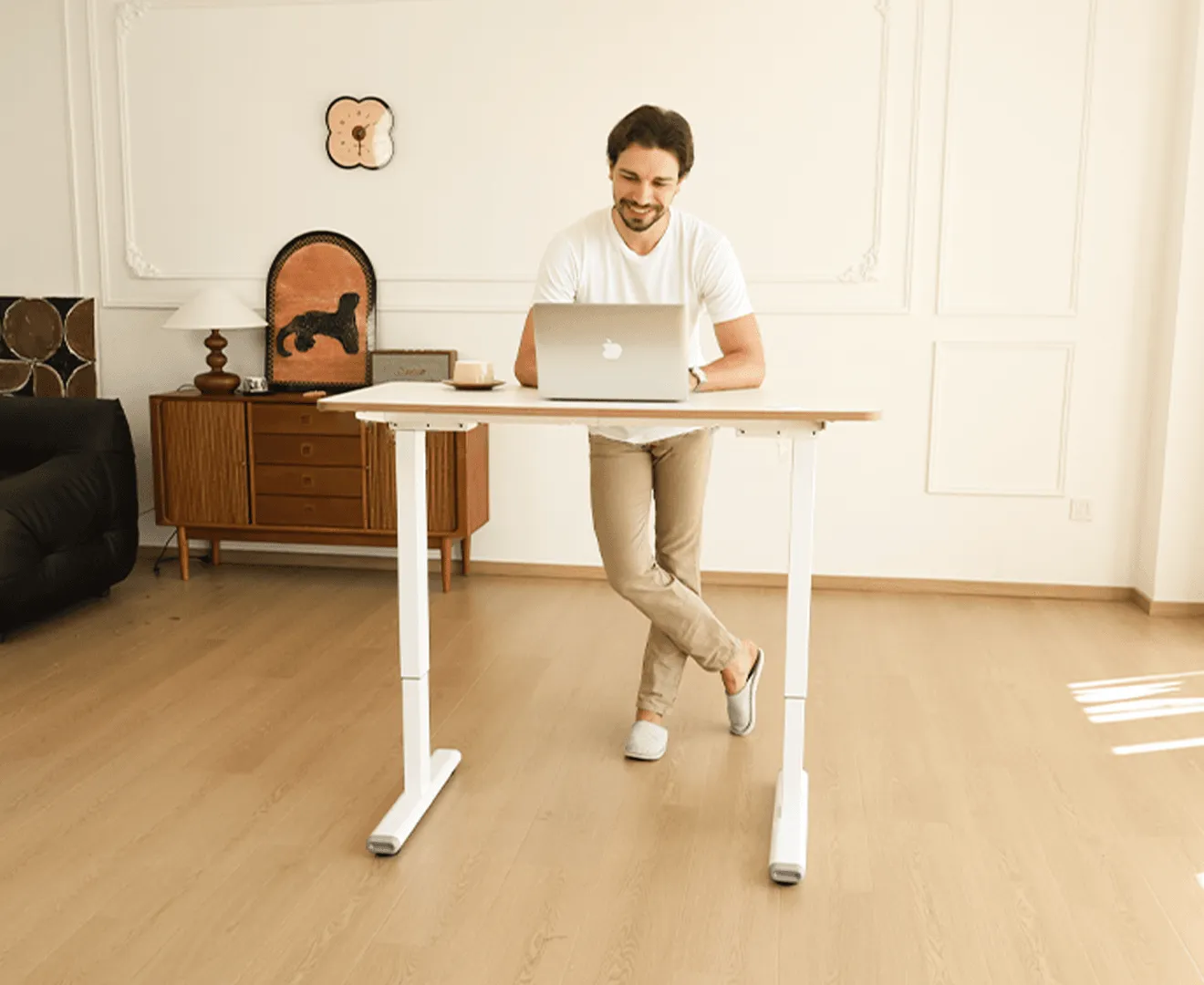 NearHub white adjustable standing desk