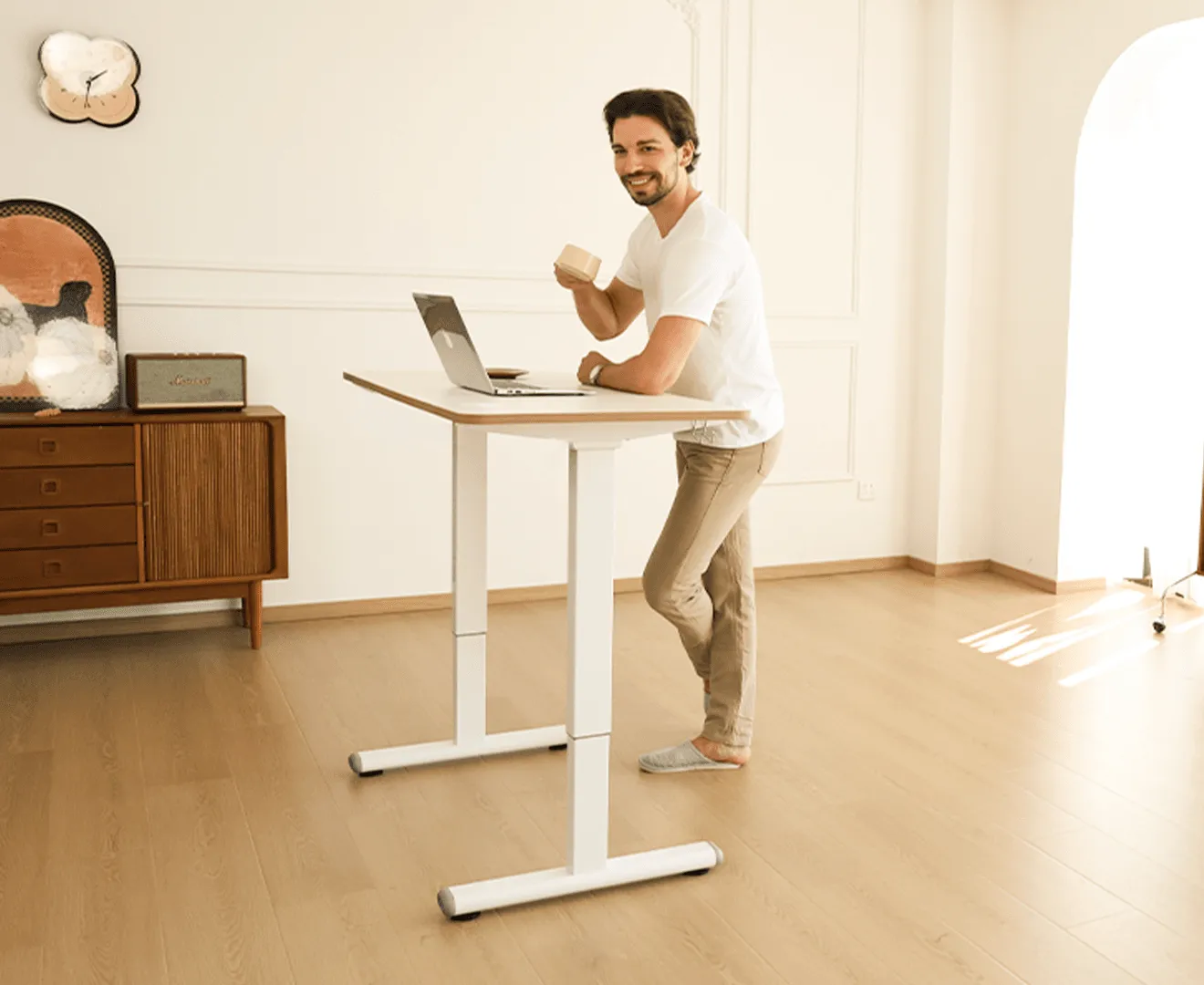 NearHub white adjustable desk