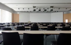 Elektronische schultafel im modernen klassenzimmer