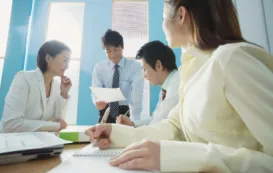 会議中に検討した人々