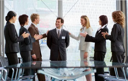 会社の朝礼スピーチが苦手でも安心！絶対に押さえたい10のコツ【実例付き】 | NearHub 日本