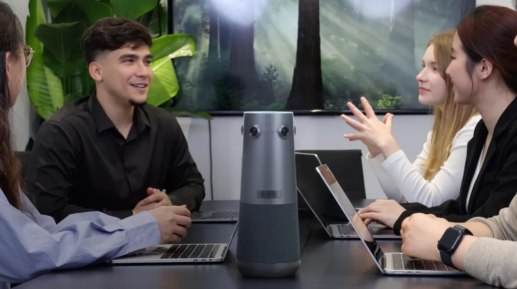People participating in a hybrid meeting using 360 Alien.