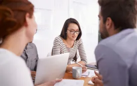 会議中に検討した人々