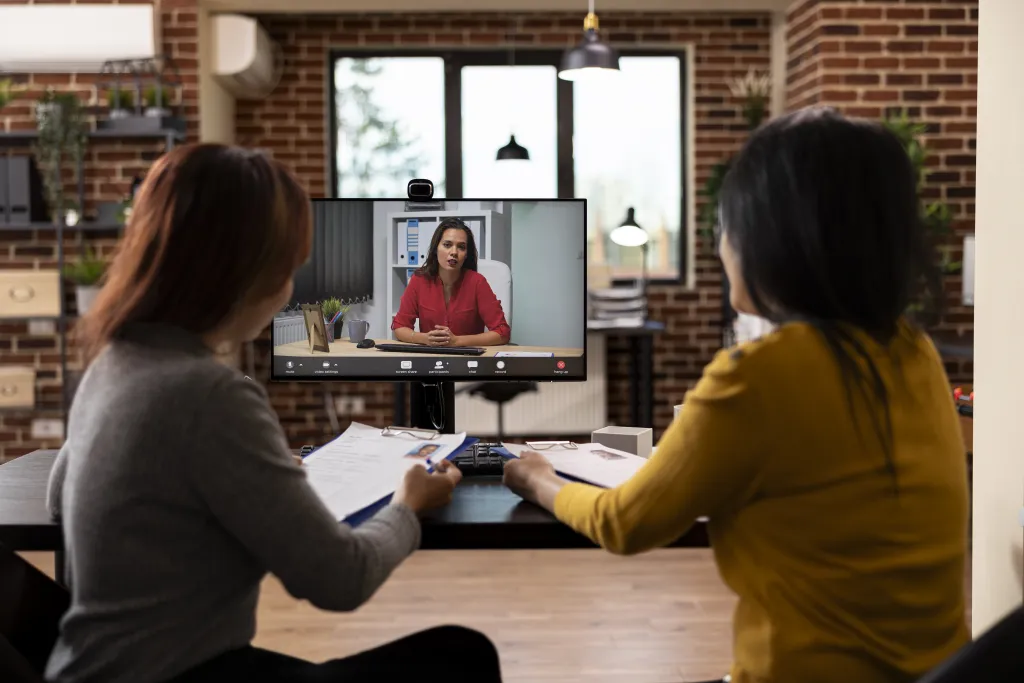 Teams in online meeting.
