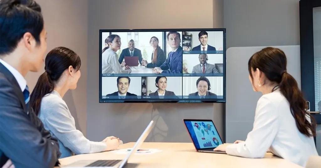 複数人で行うWeb会議の様子