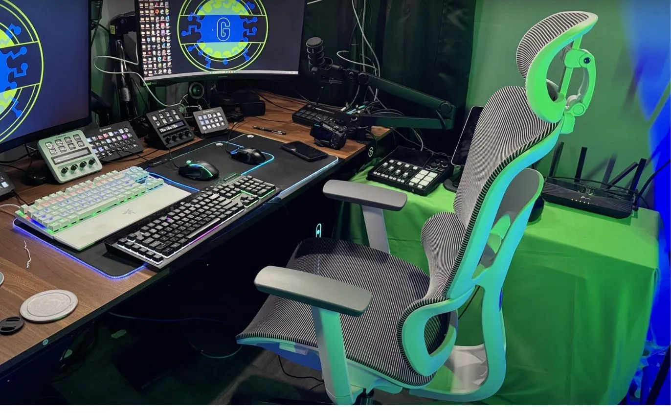 NearHub EC20 ergonomic chair for gaming and work