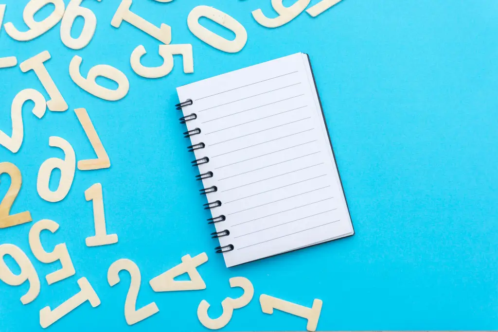  Notebook mit zahlencloud