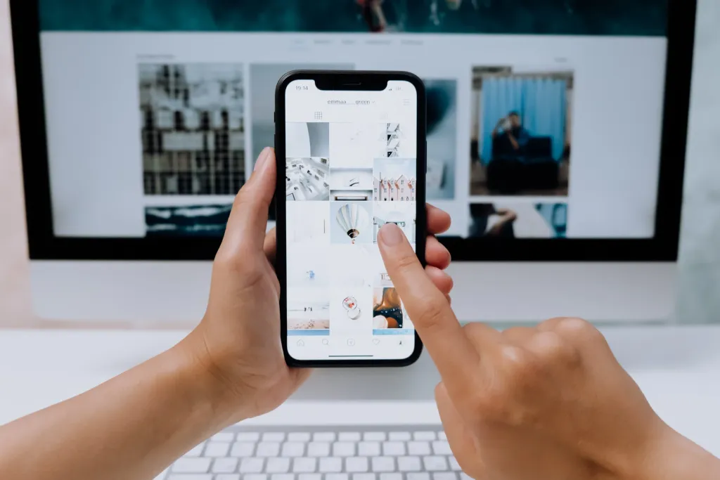 people browsing iPhone