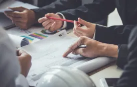 会議中に検討した人々