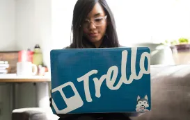 Person plant projekte mit trello board