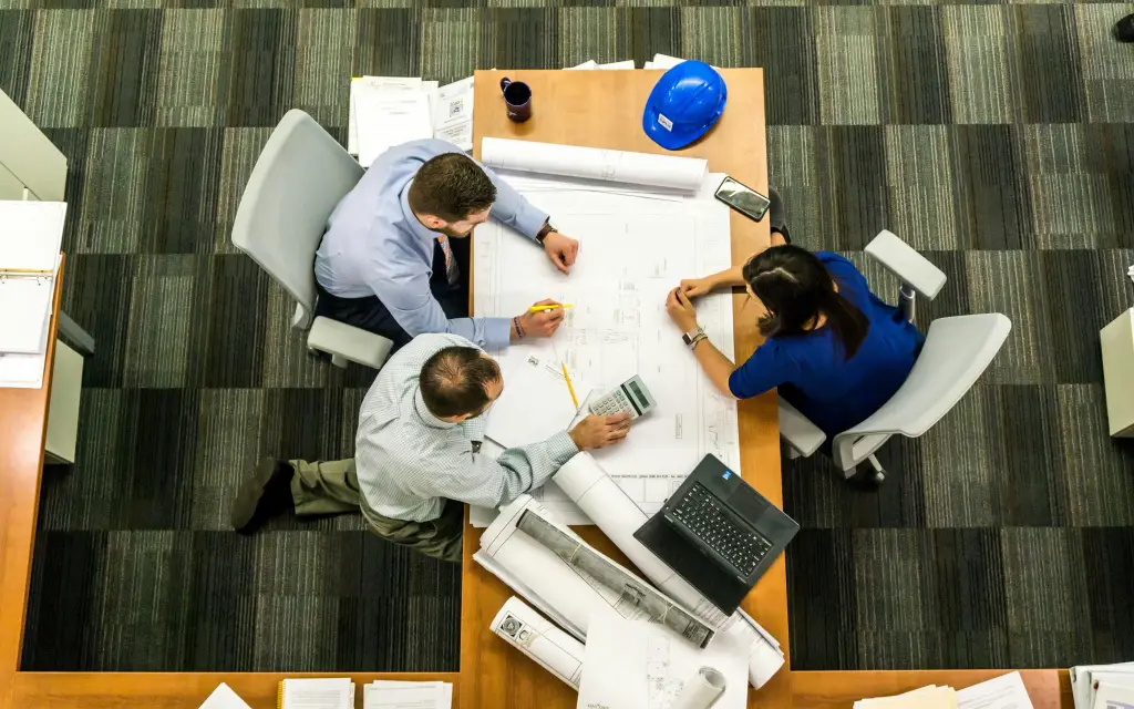 Teamwork ohne digitales schwarzes brett
