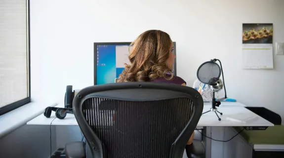 Black desk chairs for back pain
