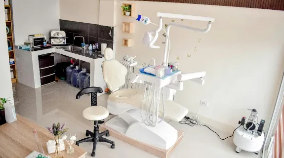 White dental hygiene chairs ergonomics