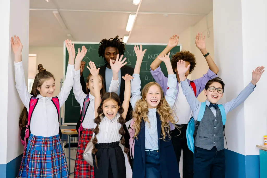 smart-digital-whiteboard-brings-happy-classroom
