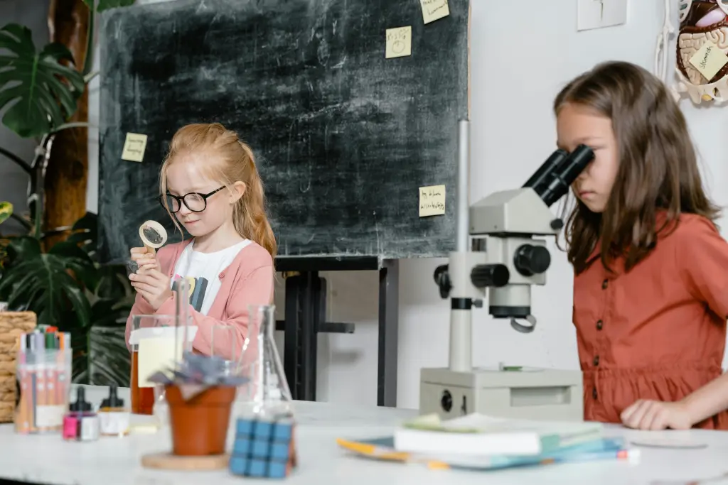 smart-digital-whiteboard-transforms-science-classroom