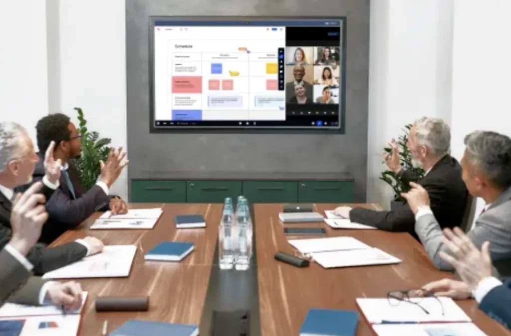 Smartes arbeiten mit 65 zoll monitor am whiteboard