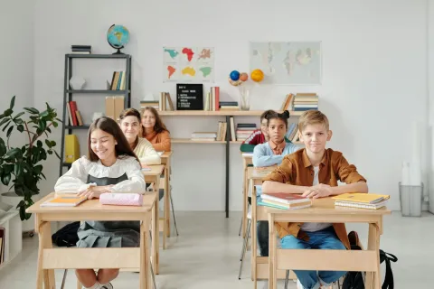 studentssittingintheclassroom