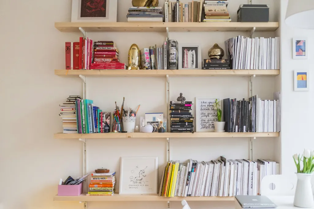 study room items book shelf