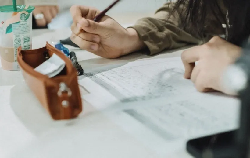 taking-notes-on-paper