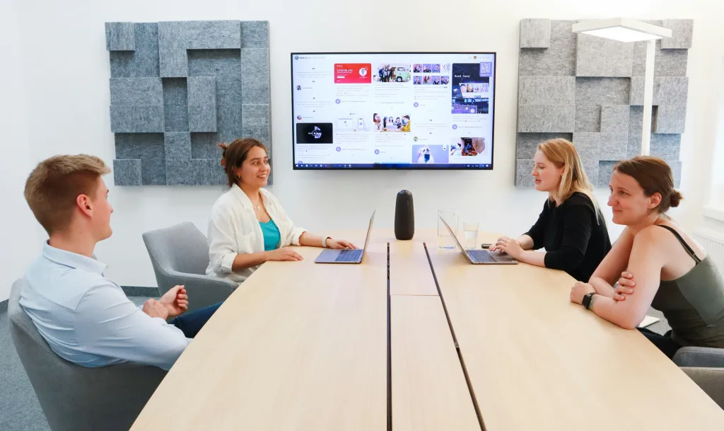 Teams nutzen smart whiteboards zur teamkommunikation