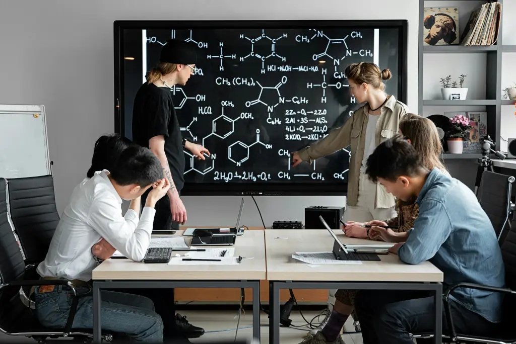 Teams verwenden intelligente whiteboards fuer besprechungen