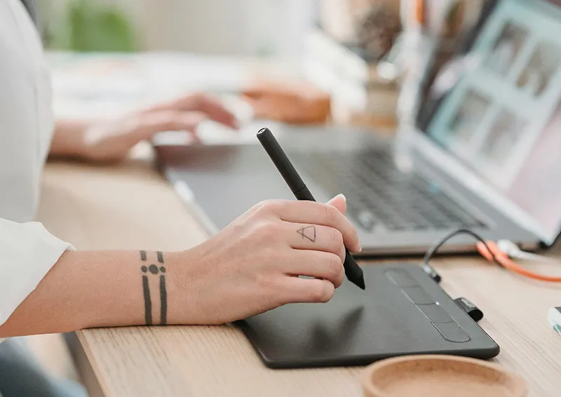 Vergleich touchpad und touchscreen touch im einsatz