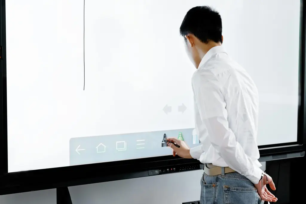 what-is-a-smart-digital-whiteboard.jpg