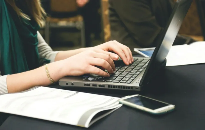 woman-typing-writing-windows