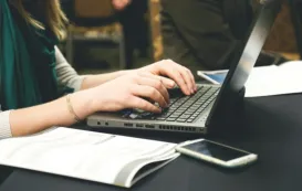 woman-typing-writing-windows