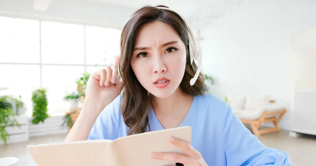 Web会議で音声トラブルが発生しているシーン