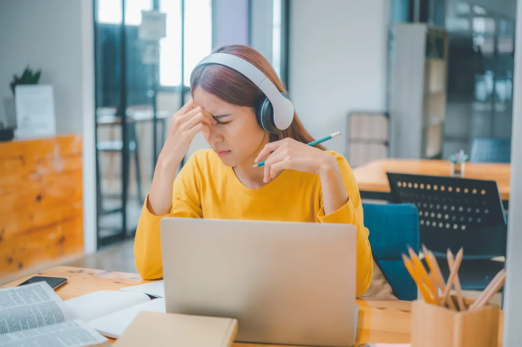 オンライン授業による認知負荷とZoom疲れのイメージ