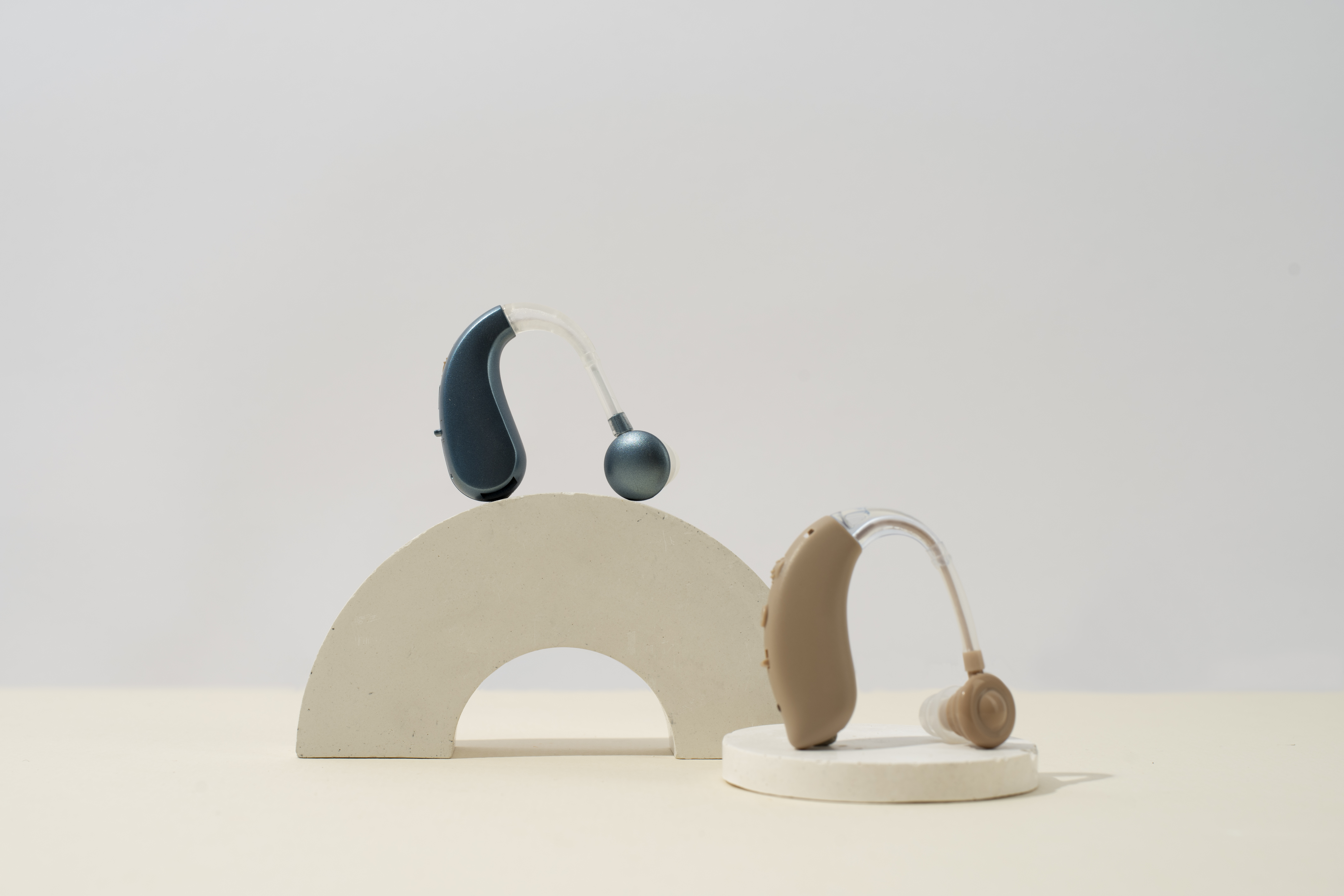 hearing-aids-arrangement-with-geometric-shape.jpg