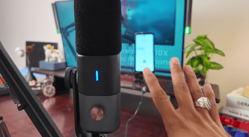 This Streaming Mic Can Work with Your Smartphone