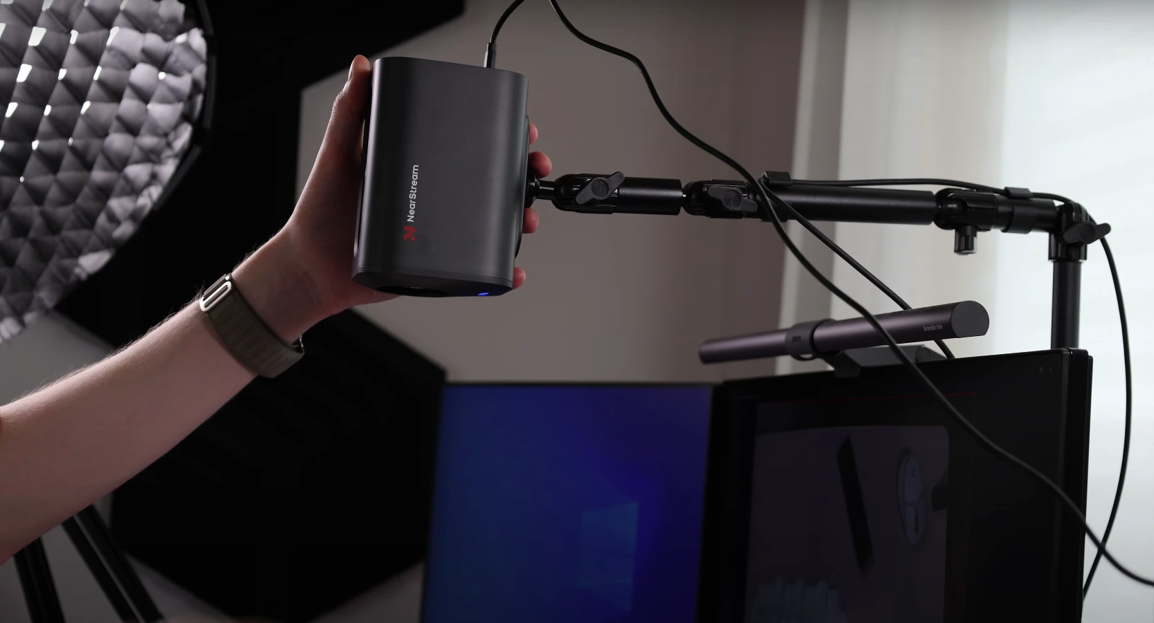 put vm20 at top-down view can makes it perfect for filming unboxings vlogs.