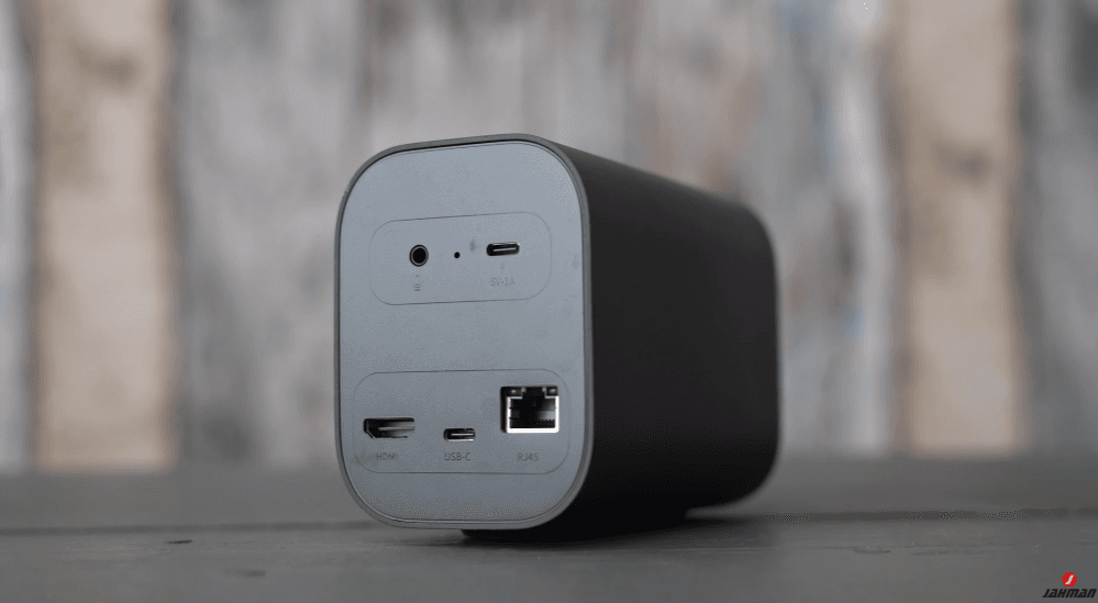 the camera includes a 3.5mm mic input